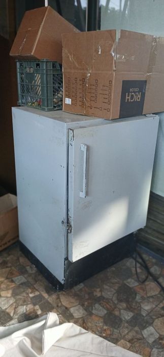 Xaladenik sotiladi xolati yaxshi zor muzlidi