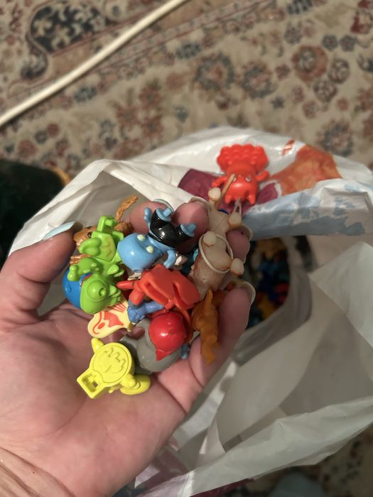 Киндеры  игрушки продам за 1000 тг