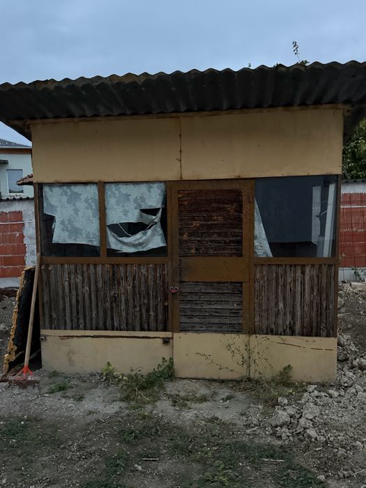 Здравейте продавам барачка