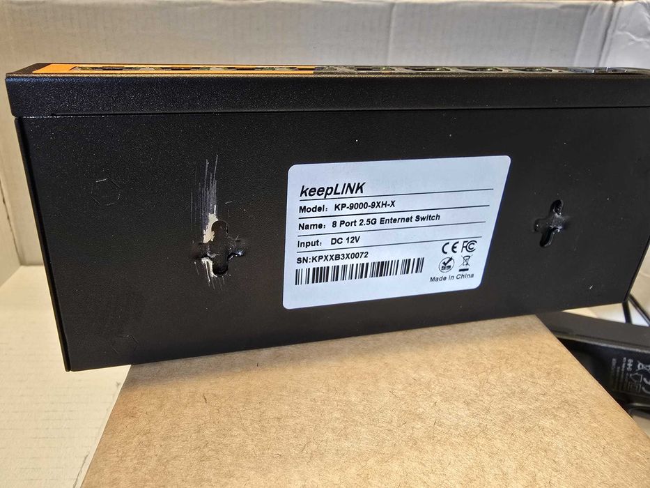 Switch 8x2.5G, 1x10G SFP+, neadministrat