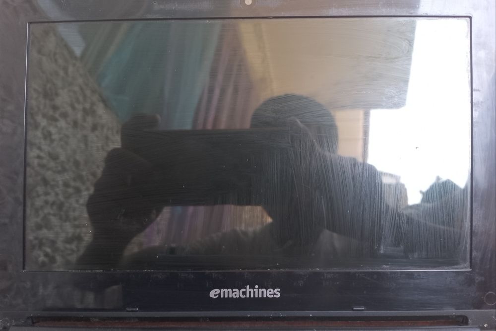 Emachines em355 netbuki sotiladi