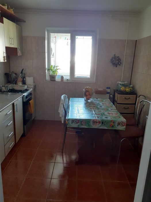 Vand apartament 3 camere