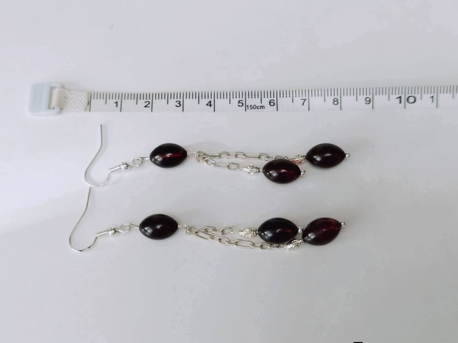 Vechi cercei lungi argint 925, cu picaturi de chihlimbar presat de culoare rosu cherry, stil maslina