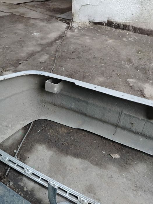 Задний бампер на Мерседес 210