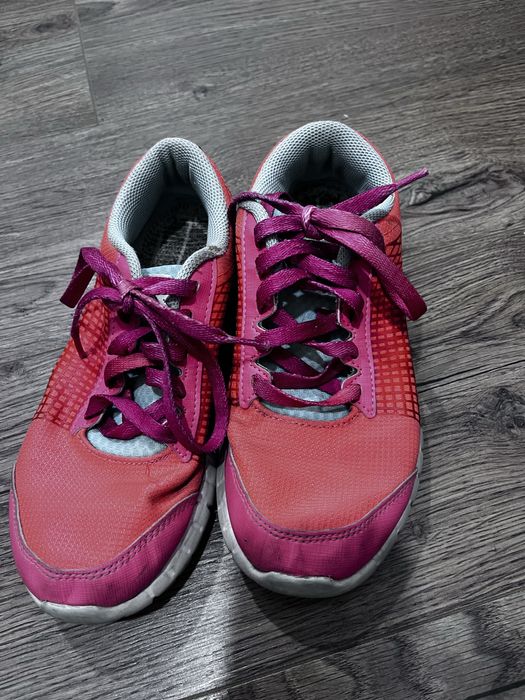 Продам обувь на девочку