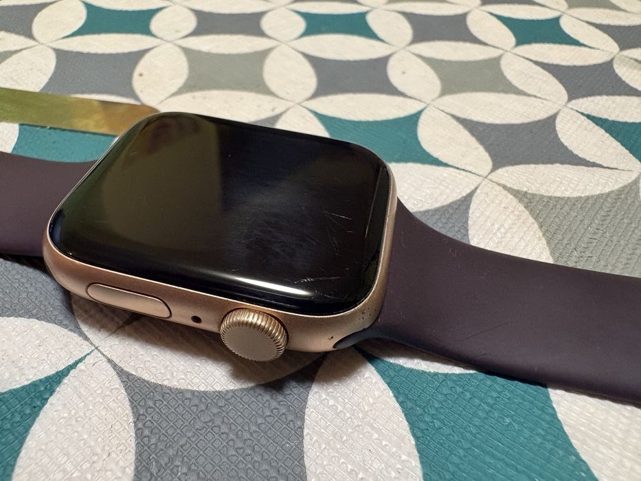 Apple Watch SE 44mm Gold GPS