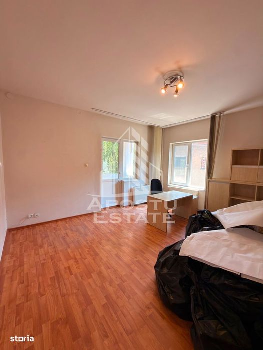 Apartament pretabil birouri, 4 incaperi, 130 mp, Central Timisoara