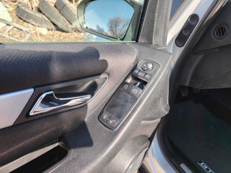 Мерцедес B170 бензин 5 врати,малко км.