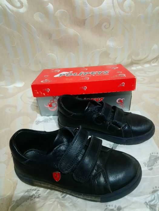 Продам полуботинки для мальчика школьные