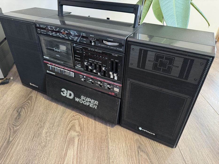 Касетофон Hitachi