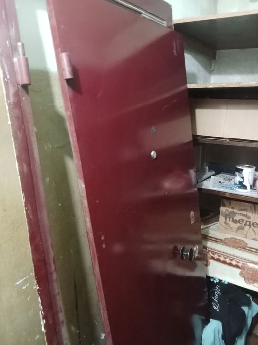 Продам железную дверь