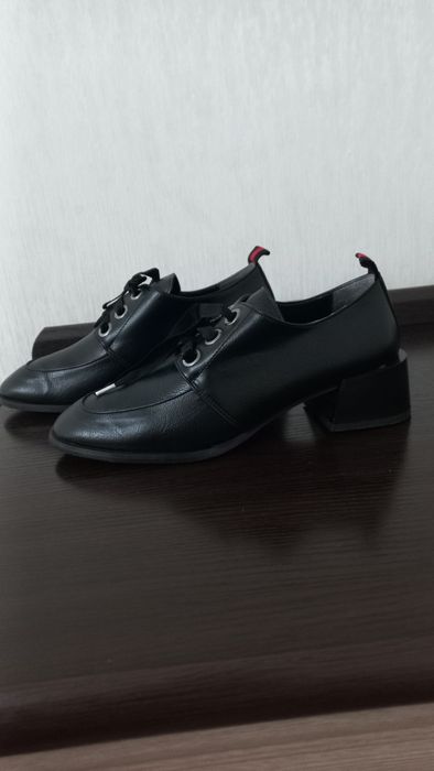 Продаются женские туфли-ботильоны