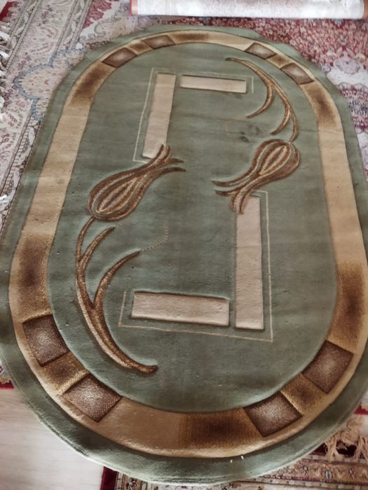 Продам ковер овальный