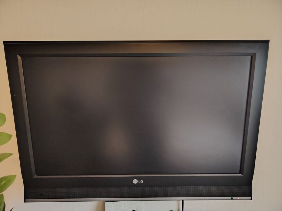 Телевизор 32 инча LG