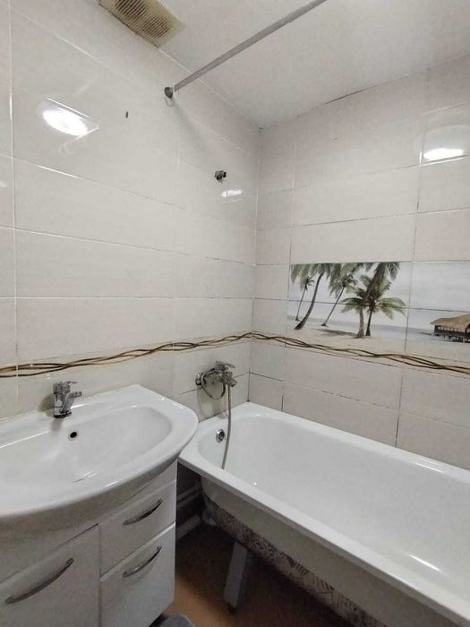Продается  3  комн квартира Васильковский,35