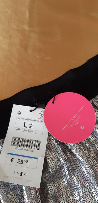Bershka, cu paiete, măr L, nouă.