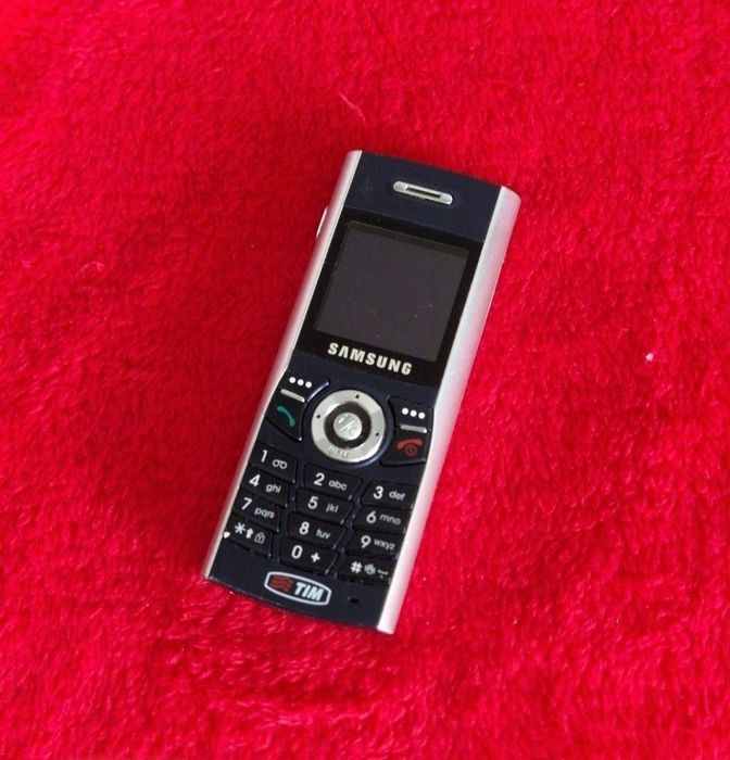 Telefon cu butoane perfect funcțional