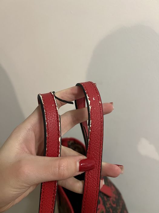 Дамска чанта GUESS