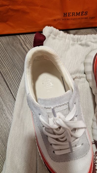 Bouncing red & white