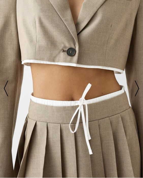 Сет от късо сако с поплин детайл и пола в бежово – Bershka, размер S