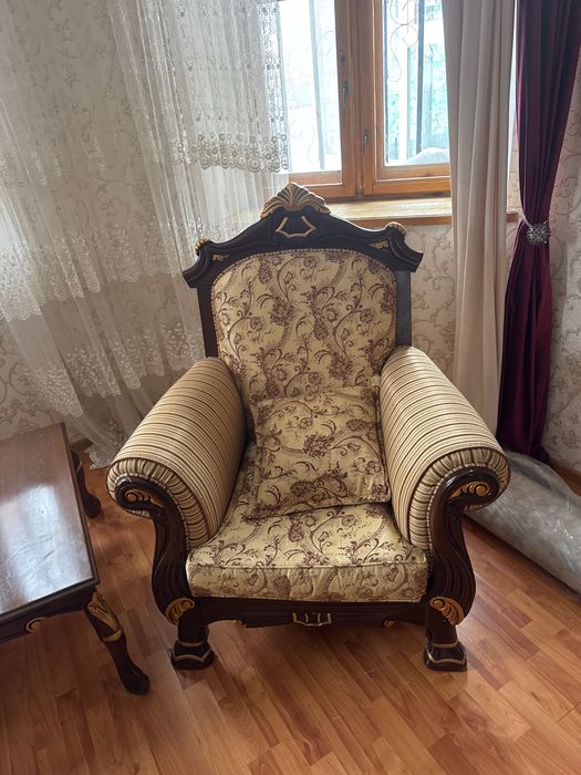 Диван, кресло, столик