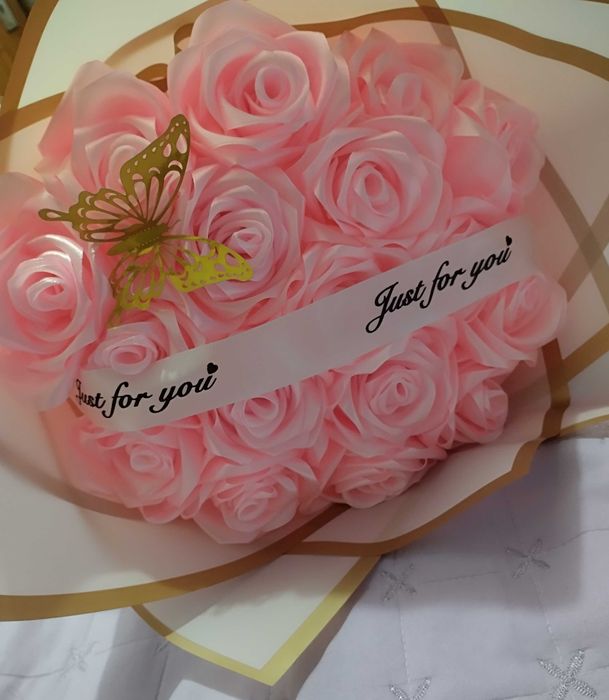 Букети от сатени рози