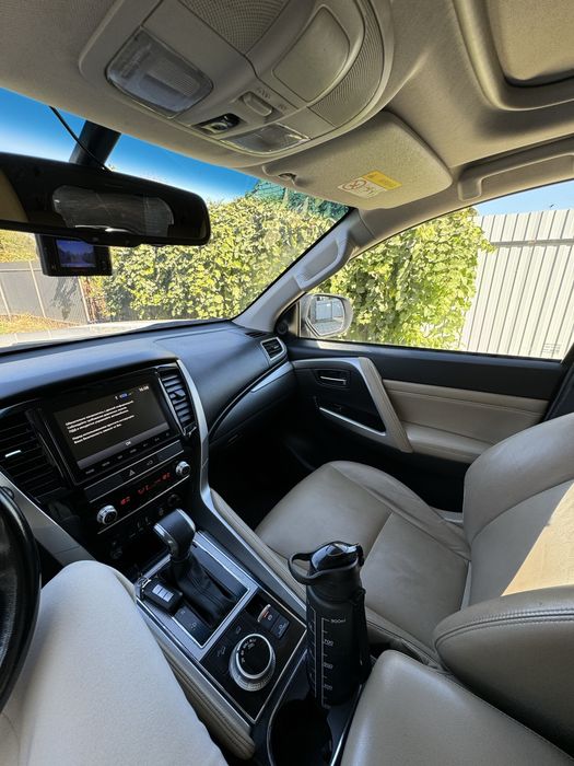 Продам машину Montero Sport