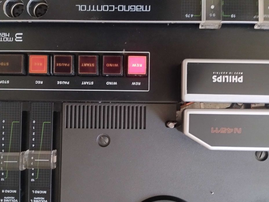 Магнетофон philips