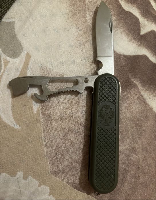 Продавам лот от три ножа