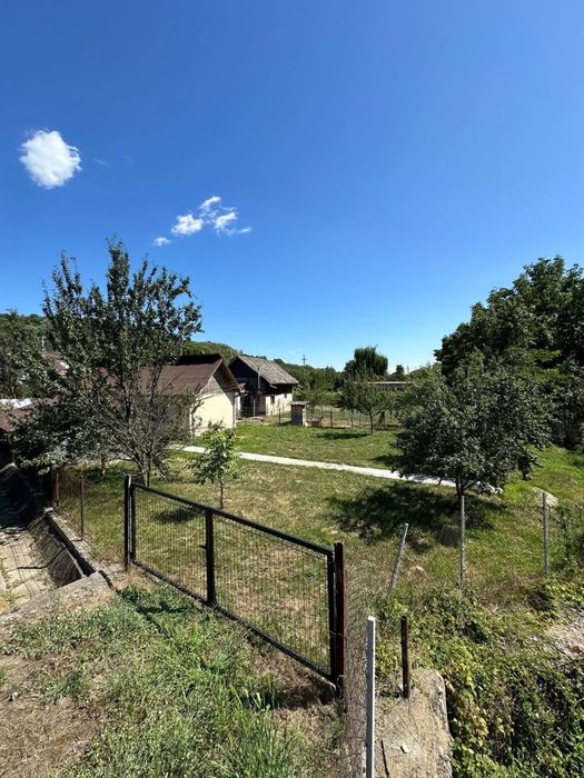 Spatiu comercial+teren