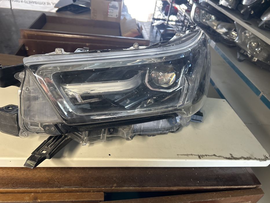 Ляв фар за Toyota HiLux 22”