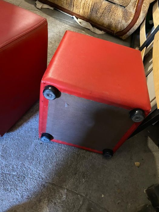 Пуфики  ( кожгалантерея)