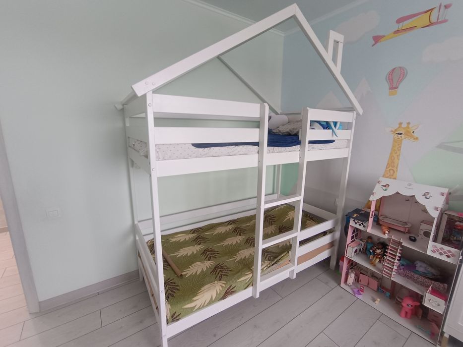 Продам двухэтажную кровать