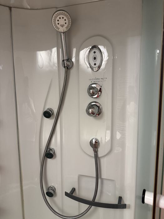 Cabina de dus cu hidromasaj
