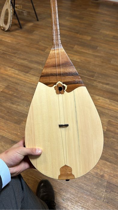 Домбыра сатылады