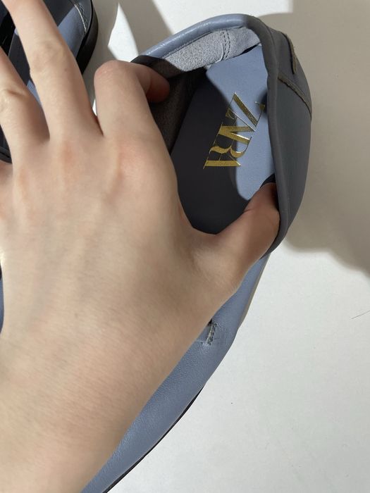 Лоферы Zara с золотыц элементом