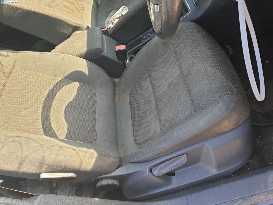 Scaun Pasager Dreapta Fata Textil FARA Incalzire Volkswagen Tiguan 2007 - 2011 [K3842]
