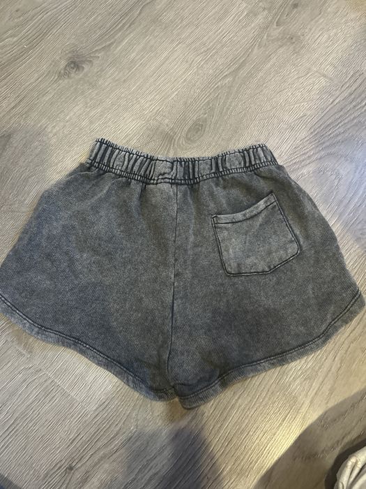 ЧИСТО НОВИ къси панталони на зара!!