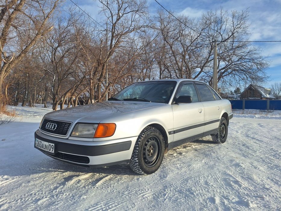 Автомобиль AUDI C 4