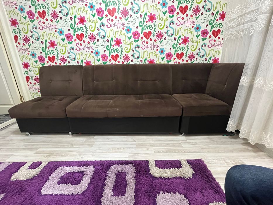 Мягкая мебель уголок трансформер с двумя пуфикоми б/у