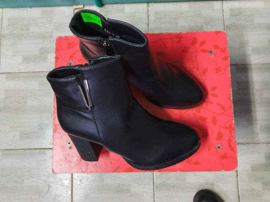 Продам женскую обувь