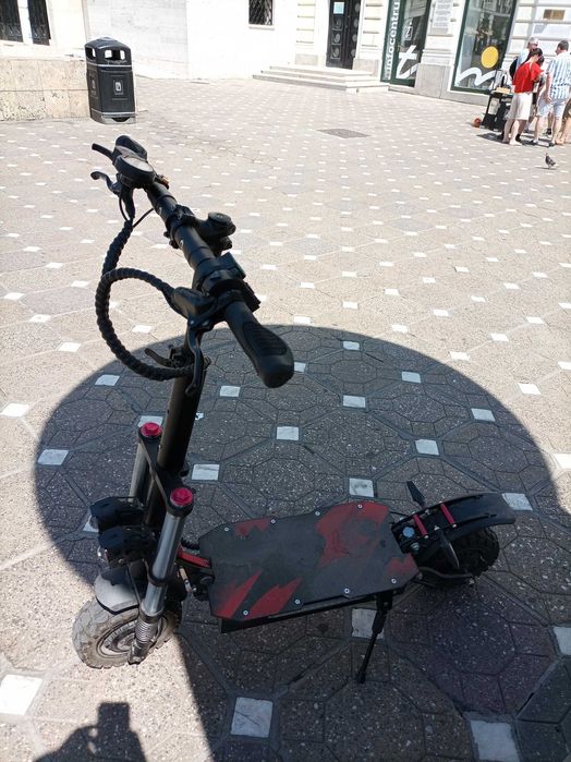 Trotinetă electrică 2 motoare in stare bună detalii la telefon sau in Timișoara nu  cine este interesat 4500 Lei negociabil