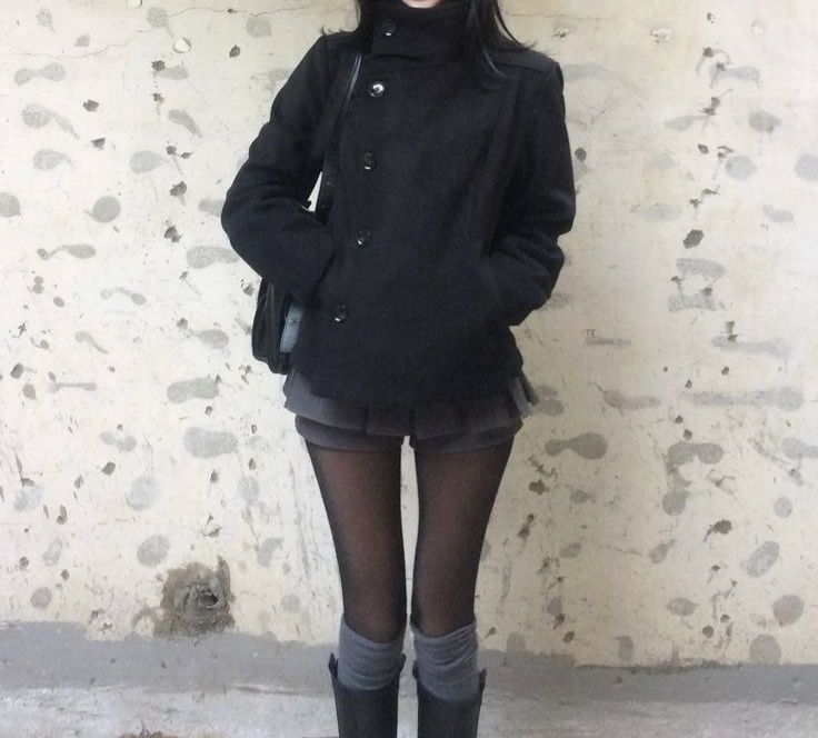 продам черное пальто