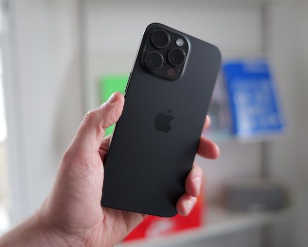 Продам iPhone 15 pro 128gb black titanium