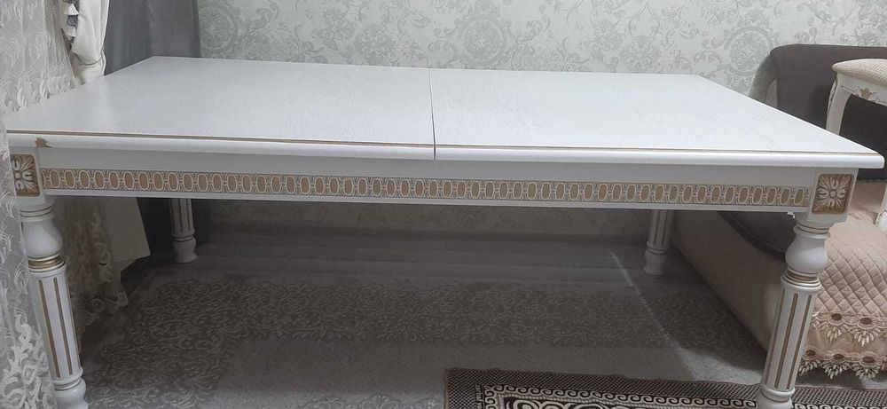 Раздвижной стол для гостинной