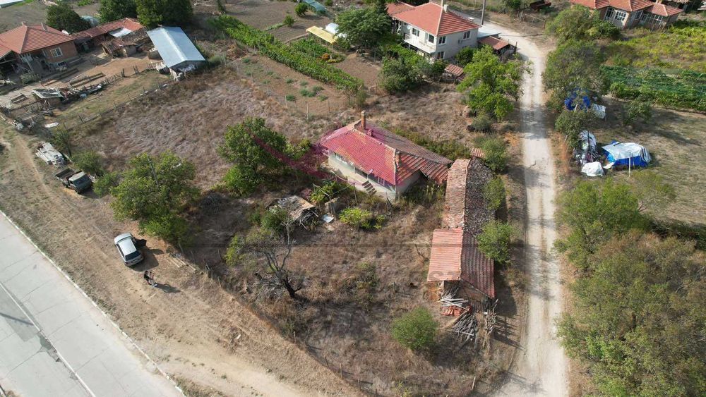 Къща с двор -село Голица