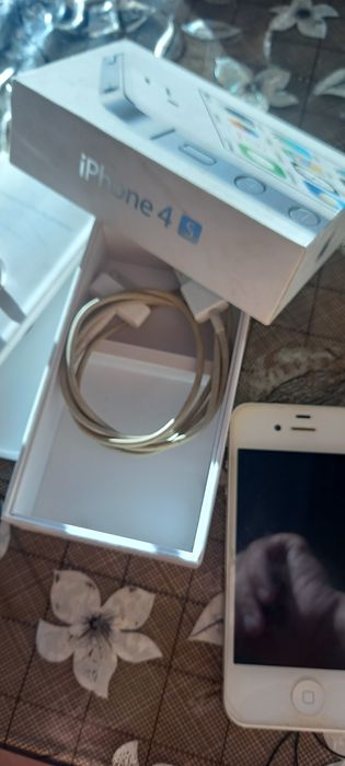 IPhone 4s в отличном состоянии