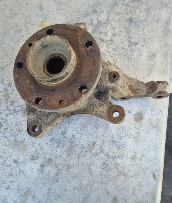 Кулак поворотный