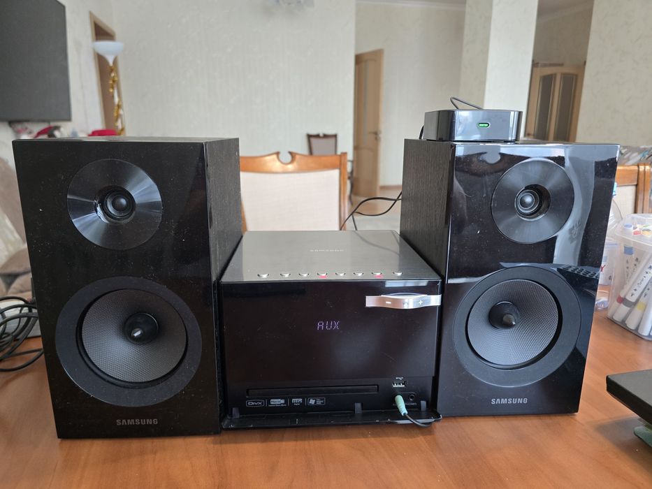 Мини музыкальный центр Samsung с блютуз