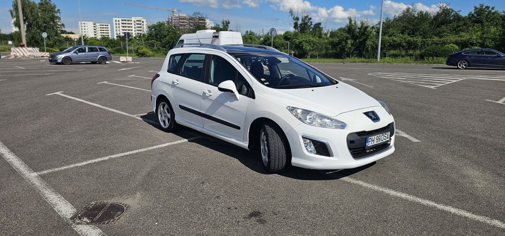 Urgent! Peugeot 308 SW /2013 / 1.6 HDi / Plafon Panoramic // Jante 17" aluminiu // Navigație 3D